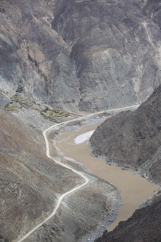 无人,竖图,室外,白天,旅游,度假,美景,山,弯曲,景观,娱乐,风景,自然,享受,休闲,景色,放松,摄影,宁静,自然风光,长江,云南省,地质学,自然地理,岩石,彩图