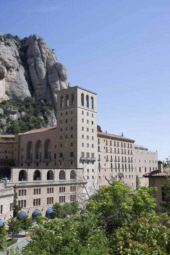 无人,竖图,室外,白天,山,建筑,西班牙,巴塞罗那,古城,历史,树,地标建筑,摄影,岩层,加泰隆尼亚,万里无云,修院,岩石,彩图,圣玛丽亚