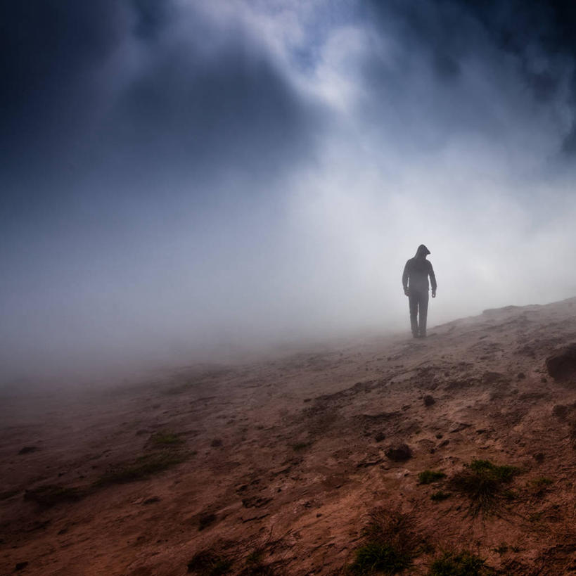 一个人,方图,室外,白天,寂寞,雾,朦胧,模糊,休闲装,个性,摄影,步行,彩图,独处