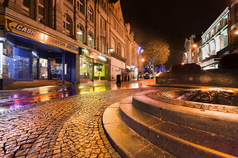 无人,商店,横图,室外,夜晚,城市,建筑,英国,湿,人行道,摄影,纪念,留念,宁静,照亮,怀念,默西赛德郡,彩图,沃灵顿