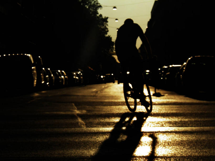 一个人,横图,室外,夜晚,街道,自行车,德国,慕尼黑,车,脚踏车,骑,交通工具,骑车,活力,运输,摄影,宁静,载具,剪影,彩图,独处