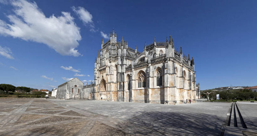 无人,广场,横图,室外,白天,建筑,葡萄牙,云,天空,摄影,宗教,宗教建筑,修道院,哥特式风格,巴塔利亚修道院,彩图,莱里亚,联合国教科文组织,社会历史,巴塔利亚