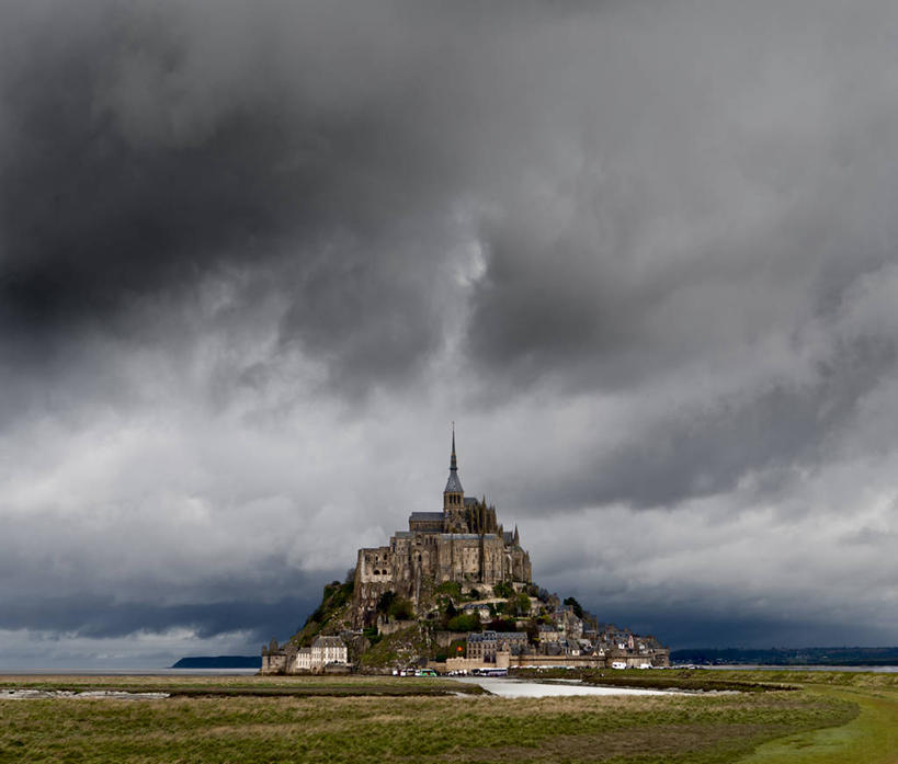 无人,教堂,横图,室外,白天,建筑,法国,地形,云,尖顶,历史,草,自然,摄影,宗教,宁静,基督教,宗教建筑,法国文化,圣米歇尔山,彩图