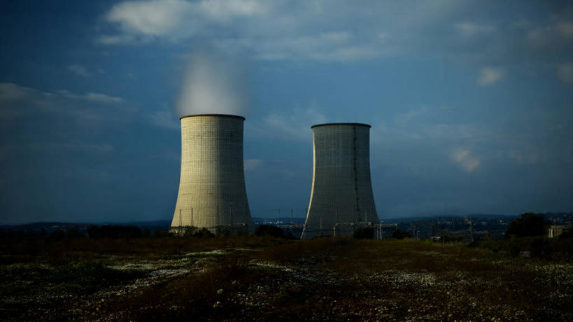 无人,横图,室外,夜晚,建筑,葡萄牙,环保,蒸汽,天空,发电站,摄影,能源,污染,回收,资源,利用,低碳,循环,环境保护,冷却塔,持续,彩图