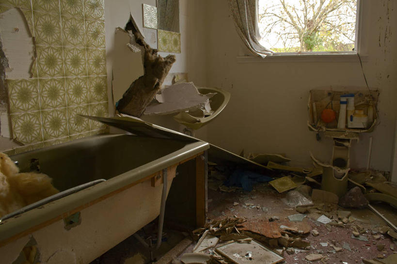 无人,横图,俯视,室内,白天,窗户,浴室,英国,破碎,破坏,破损,浴盆,摄影,粉碎,损坏,犯罪,毁坏,毁灭,摧毁,格拉斯哥,彩图,高角度拍摄,社会问题