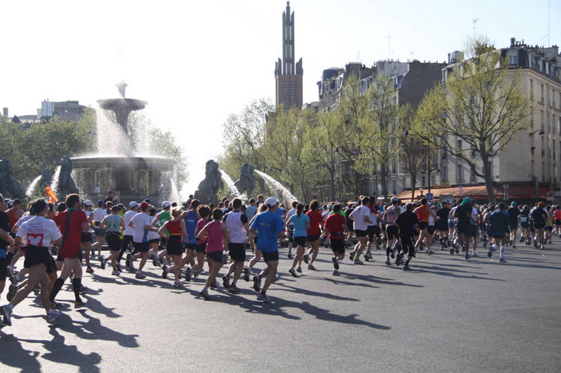 跑,横图,室外,白天,运动服,运动,竞争,城市,路,喷泉,法国,巴黎,首都,许多人,树,天空,一群人,活力,摄影,享乐,贡献,马拉松赛跑,休闲活动,彩图