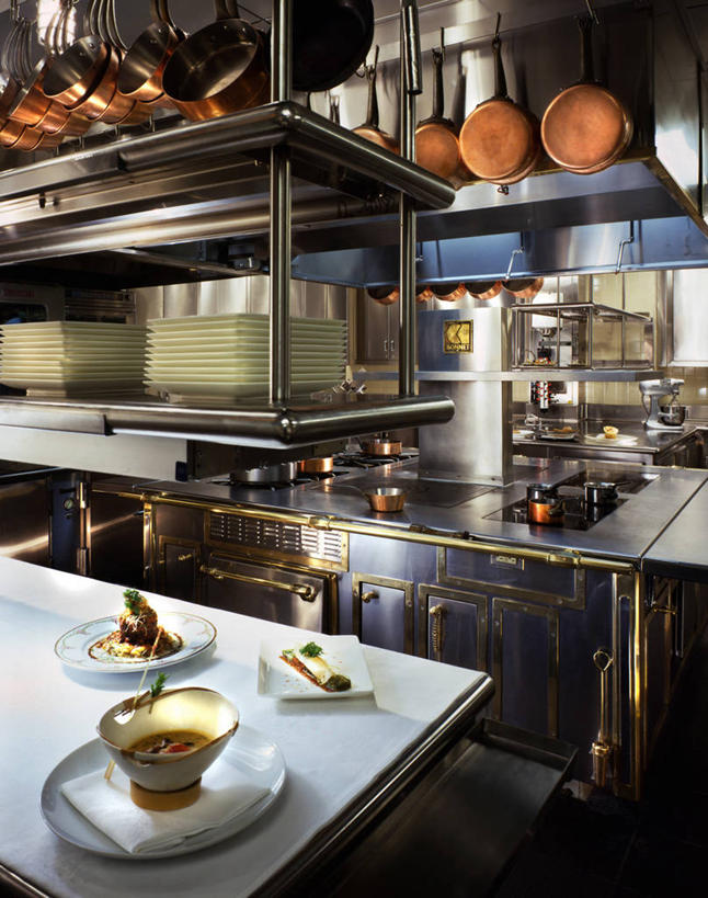 无人,竖图,室内,厨房,桌子,纽约,美国,许多,吊挂,悬挂,金属,火炉,灶台,食品,很多,挂,饮食,盘子,碗,摄影,厨房器具,纽约州,彩图,灶间,装饰菜,商用厨房