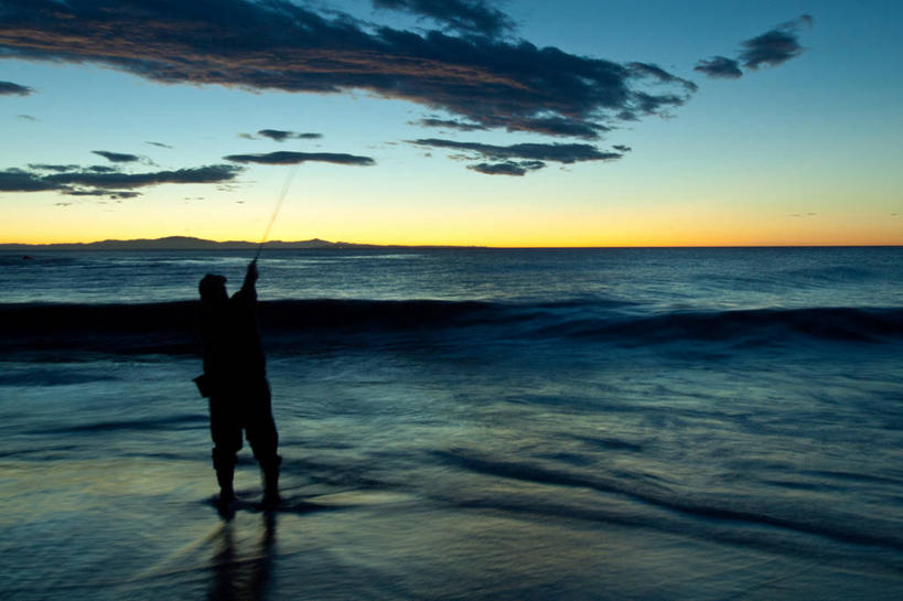 成年人,一个人,站,横图,室外,海洋,日本,仅一个男性,云,黎明,拿着,背面,自然,波浪,摄影,剪影,松岛,钓竿,海滩,休闲活动,彩图,钓鱼