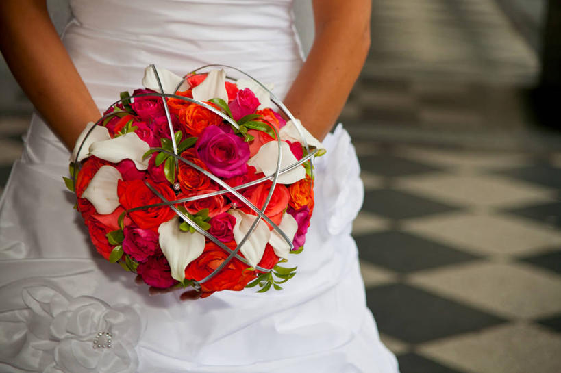 成年人,一个人,新娘,站,横图,室内,特写,白天,正面,婚纱,婚礼,玫瑰,睡莲,加拿大,仅一个女性,庆祝,拿着,花,花束,摄影,部分,清新,卡尔加里,亚伯达,开端,彩图,传统文化