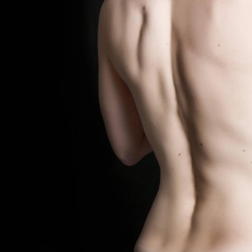 西方人,成年人,中年人,老年人,裸体,一个人,方图,特写,留白,性感,欧洲,美国,欧洲人,仅一个女性,仅一个人,黑色背景,背面,仅一个中年女性,活力,人体,摄影,部分,后背,加利福尼亚,圣卡洛斯,女人,女性,中年女性,白种人,彩图,影棚拍摄