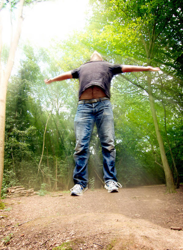 西方人,成年人,中年人,一个人,站,举,竖图,室外,白天,正面,日光,英国,欧洲,美国,欧洲人,仅一个男性,仅一个人,仅一个中年男性,T恤,牛仔裤,休闲装,树,自然,托,向上看,活力,摄影,帆布鞋,北美,北美洲,加利福尼亚,美洲,加州,加利福尼亚州,金州,黄金州,北亚美利加洲,亚美利加洲,阿拉米达县,男人,男性,中年男性,白种人,举起,举手,举着,向上举,向上伸,向上托,彩图,欢乐,美利坚合众国,海沃,海沃德