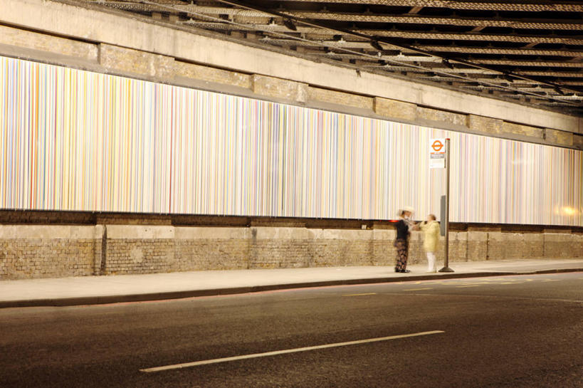 两个人,站,横图,室外,夜晚,侧面,建筑,街道,英国,首都,运输,摄影,等,彩图,公共汽车站