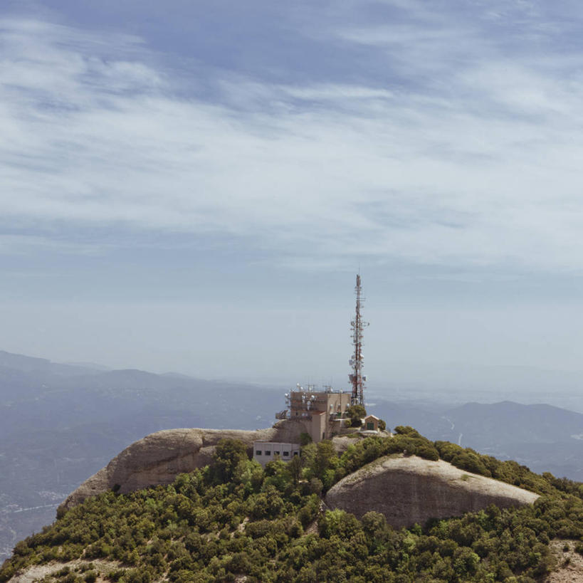 无人,方图,室外,白天,通讯,山,山脉,植物,建筑,西班牙,巴塞罗那,天空,自然,摄影,无线电通信塔,彩图