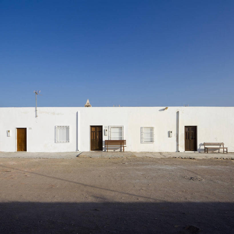 无人,方图,室外,白天,窗户,建筑,西班牙,阴影,长椅,房屋,摄影,宁静,万里无云,阿尔梅里亚,彩图