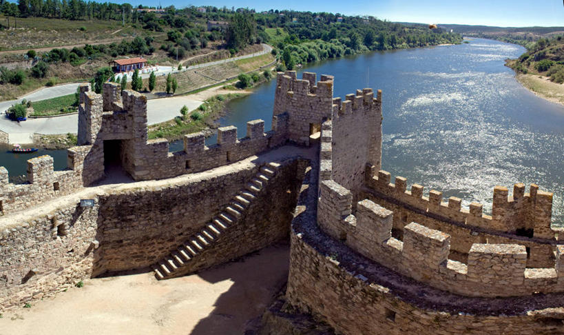 无人,横图,室外,白天,河流,建筑,葡萄牙,城堡,岛,围墙,塔,历史,台阶,黄色,自然,摄影,花岗岩,要塞,哥特式风格,塔霍河,彩图,圣塔伦区