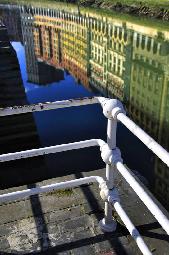 无人,栏杆,竖图,室外,日光,西班牙,反射,黎明,摄影,保护,早晨,毕尔巴鄂,死水,彩图