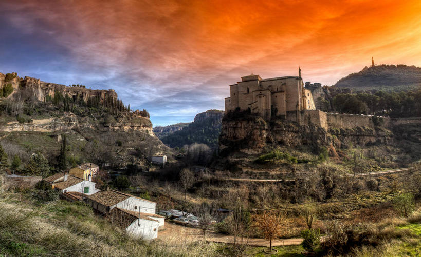 无人,横图,室外,日落,山,建筑,西班牙,欧洲,城堡,云,历史,草,摄影,南欧,西班牙王国,卡斯蒂利亚,卡斯蒂利亚拉曼查,卡斯蒂利亚拉曼恰,拉曼查,拉曼恰,昆卡省,岩石,彩图