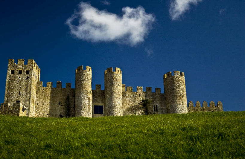 无人,横图,室外,白天,建筑,葡萄牙,城堡,地形,云,历史,草,天空,地标建筑,摄影,要塞,彩图,莱里亚