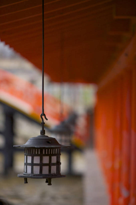 无人,竖图,室内,特写,白天,广岛县,日本,吊挂,悬挂,日本文化,灯笼,屋檐,挂,摄影,宗教,佛教,神殿,宗教建筑,严岛神社,彩图,宫屿