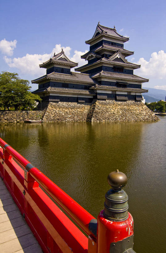 无人,栏杆,竖图,室外,白天,湖,建筑,日本,日本文化,反射,城堡,云,历史,树,天空,摄影,松本,松本城,彩图