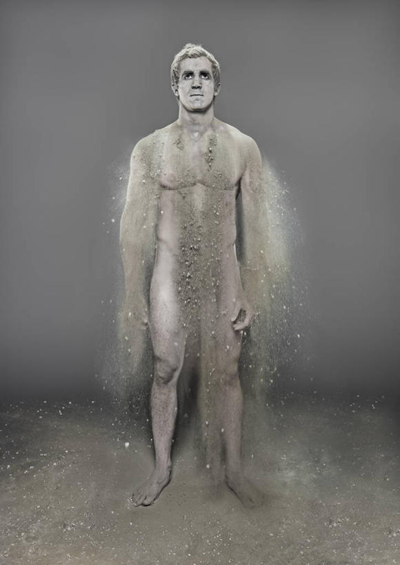 成年人,裸体,一个人,站,竖图,正面,美国,仅一个男性,仅一个人,灰色背景,仅一个年轻男性,赤脚,个性,摄影,灰尘,泥,北美,北美洲,美洲,佛罗里达,奥兰多,佛罗里达州,佛州,阳光州,北亚美利加洲,亚美利加洲,想法,男人,男性,年轻男性,年轻人,彩图,影棚拍摄,美利坚合众国