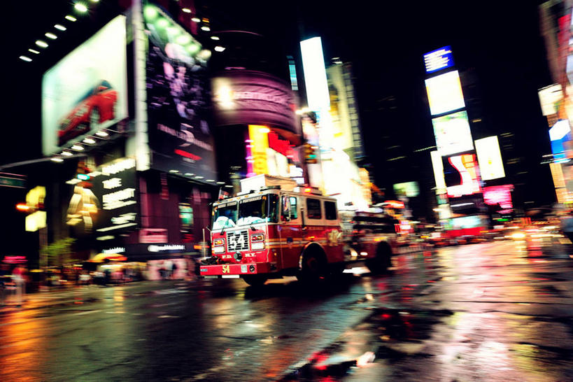 无人,横图,室外,夜晚,运动模糊,城市,建筑,纽约,美国,湿,反射,运输,摄影,照亮,消防车,彩图