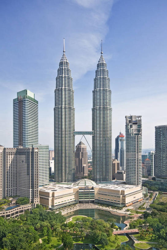 无人,竖图,室外,白天,度假,美景,城市风光,城市,建筑,摩天大楼,马来西亚,亚洲,景观,云,首都,娱乐,现代,树,天空,享受,休闲,景色,放松,摄影,东南亚,双子塔,台北,吉隆坡,双子星塔,吉隆坡石油双塔,吉隆坡双子星塔,佩重纳斯大厦,马来西亚联邦,彩图,双峰塔,马来文化