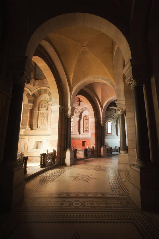 无人,竖图,室内,白天,马赛,天花板,建筑,法国,花纹,图案,拱门,摄影,砖地,基督教,普罗旺斯,透视图,法国文化,19世纪,马赛大教堂,式样,彩图