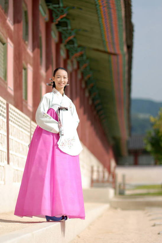 成年人,一个人,宫殿,站,微笑,竖图,室外,白天,满意,幸福,建筑,景福宫,首尔,韩国,仅一个年轻女性,仅一个女性,仅一个人,首都,摄影,肖像,年轻女性,女人,女性,年轻人,彩图,传统服装,传统文化,美人,朝鲜族