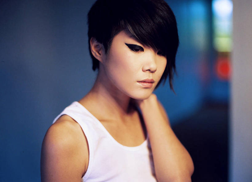 成年人,脸,头,脸颊,一个人,横图,室内,特写,白天,美国,仅一个年轻女性,仅一个女性,仅一个人,背心,肩膀,彩妆,思考,摄影,北美,北美洲,加利福尼亚,美洲,加州,洛杉矶,加利福尼亚州,金州,黄金州,北亚美利加洲,亚美利加洲,天使之城,年轻女性,女人,女性,年轻人,头部,脸部,脸蛋,面部,彩图,县治,洛杉矶县,美利坚合众国,洛城,朝鲜族