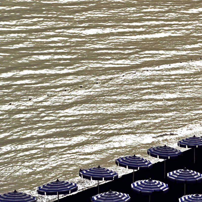 无人,方图,俯视,室外,白天,度假,意大利,一排,波纹,条纹,整齐,伞,雨伞,遮阳伞,阳伞,排列,摄影,太阳伞,队列,卡拉布里亚,海滩,彩图,高角度拍摄,爱奥尼亚海