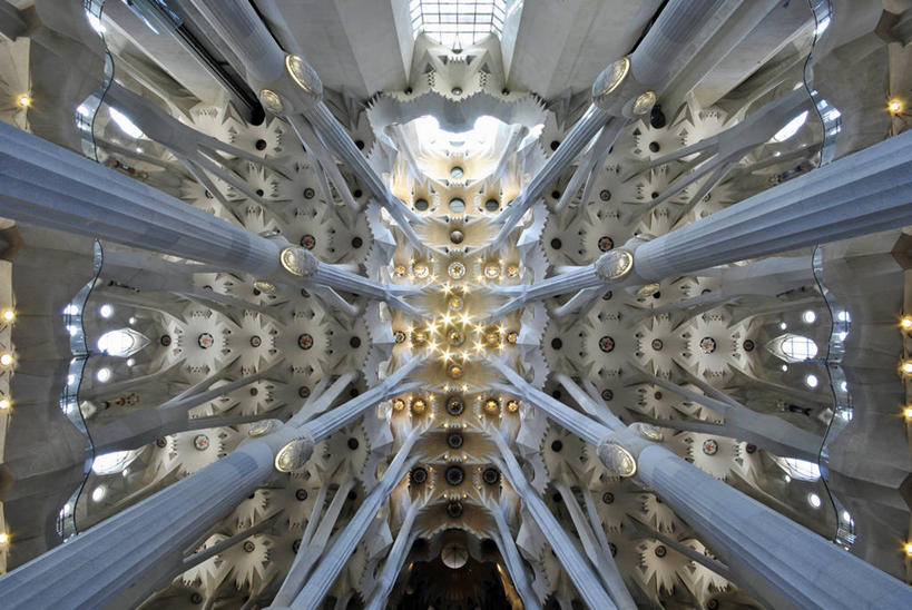 无人,工程师,建筑师,教堂,横图,室内,白天,天花板,建筑,西班牙,巴塞罗那,柱子,注视,历史,观察,看,摄影,横梁,观看,察看,基督教,关注,加泰隆尼亚,圣家堂,横杆,管理,建筑工程师,设计,彩图,画则师,图则师,则师,评估,人员,安东尼奥.高迪,高迪