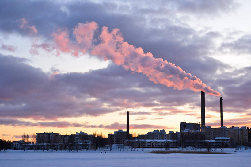 无人,工厂,横图,室外,烟囱,日落,雪,建筑,地形,云,天空,自然,烟,寒冷,工业,摄影,能源,宁静,空气污染,彩图