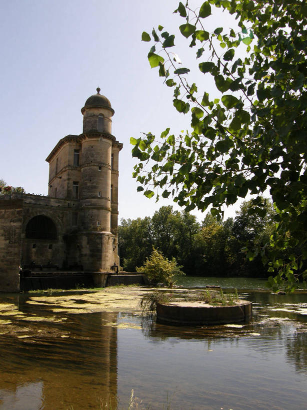 无人,竖图,室外,白天,河流,水,建筑,法国,反射,树,自然,摄影,能源,宁静,埃罗,彩图,贝塞尔