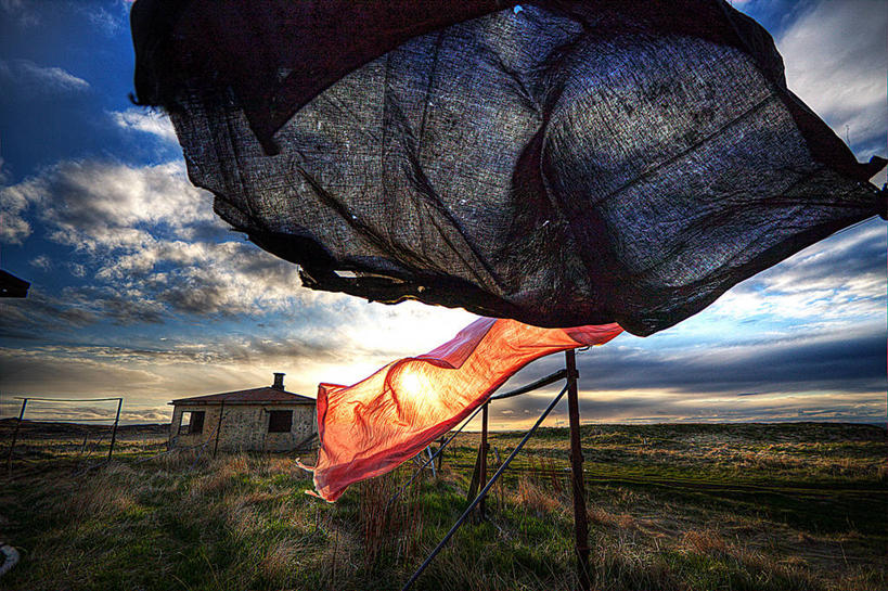 无人,横图,室外,风,纺织品,日光,废弃,木制,房屋,地形,云,吹气,草,黄昏,摄影,报废,宁静,废物,下降,丢弃,毁灭,放弃,抛弃,摈弃,彩图,屏弃,摈斥,摒除