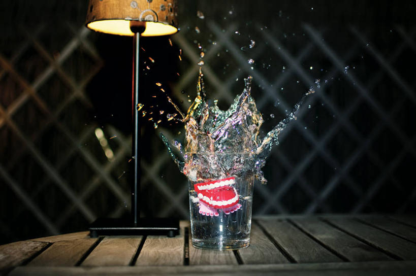 无人,横图,室内,夜晚,水,桌子,西班牙,溅,木制,首都,灯,马德里,人体,摄影,照亮,卫生,假牙,口腔卫生,彩图