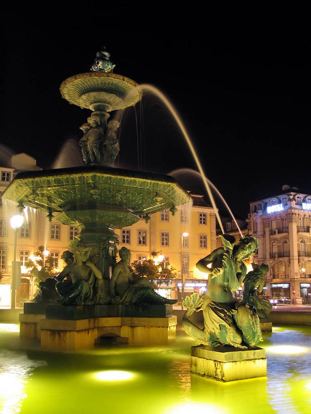 无人,广场,竖图,室外,夜晚,城市,建筑,喷泉,葡萄牙,反射,雕像,首都,里斯本,天空,摄影,照亮,彩图,美人鱼