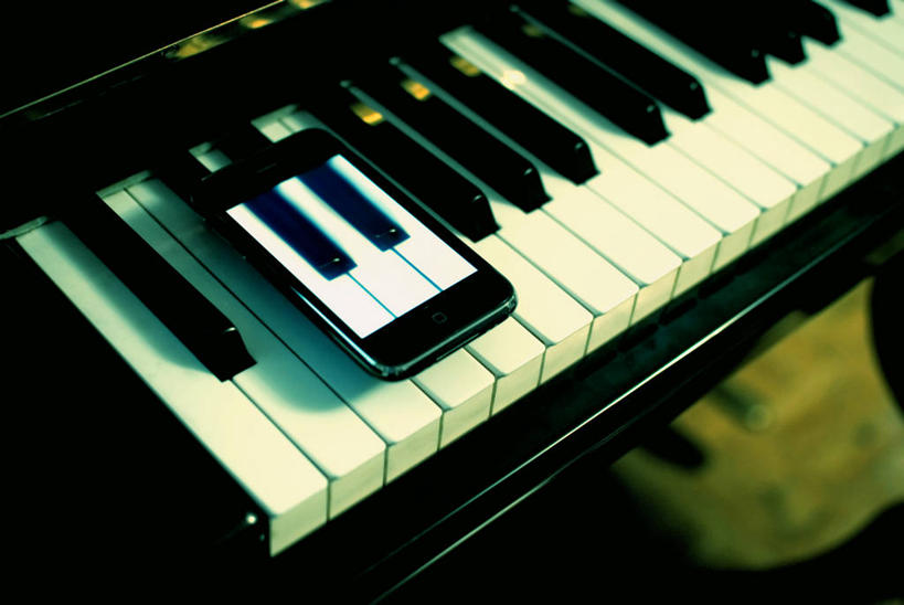 无人,横图,室内,特写,白天,通讯,手机,西班牙,钢琴,乐器,首都,联系,音乐,马德里,摄影,无线电技术,彩图