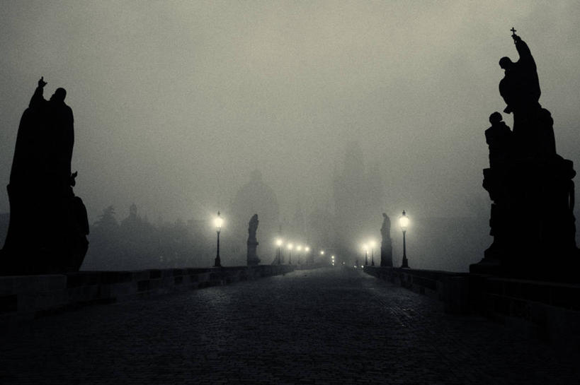 无人,横图,室外,夜晚,神秘,天际线,雾,路灯,雕像,古城,塔,天气,首都,联系,天空,摄影,宁静,剪影,哥特式风格,捷克共和国,布拉格,查理大桥,彩图