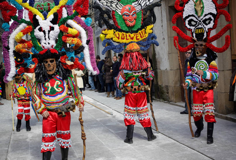 站,横图,室外,白天,街道,西班牙,狂欢节,表演,庆祝,许多人,拿着,一群人,摄影,演出服,加利西亚,彩图,传统服装