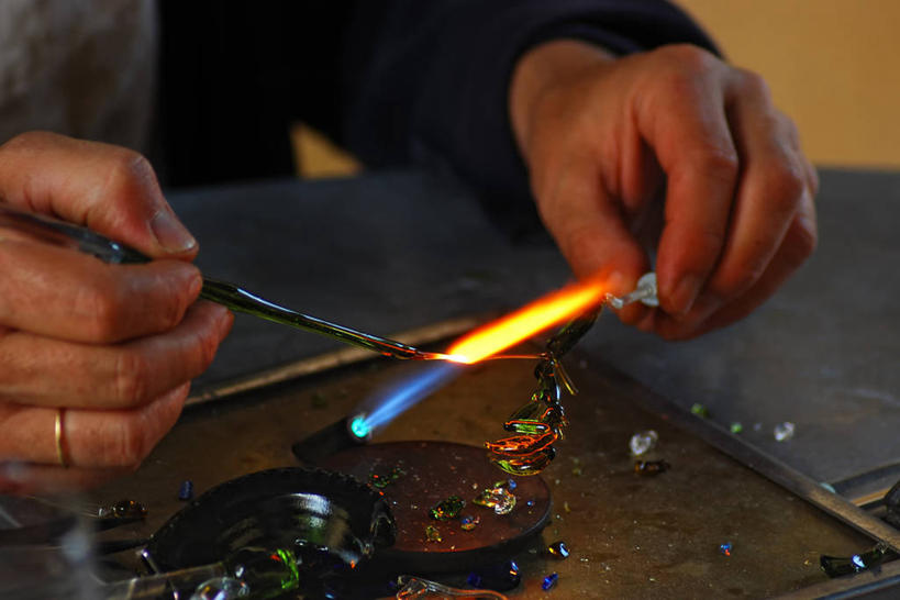 成年人,手,一个人,横图,室内,特写,火,西班牙,仅一个男性,工具,热,拿着,做,人体,摄影,部分,照亮,创造力,努力,手艺,工匠,技能,塔拉戈纳省,彩图