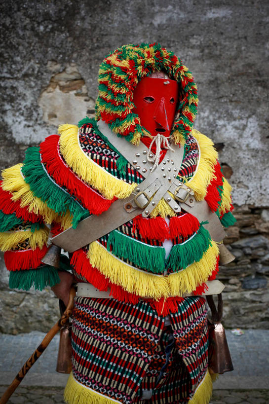 成年人,一个人,站,竖图,室外,白天,正面,民族服装,葡萄牙,狂欢节,仅一个男性,服装,庆祝,古典,文化,传统,衣服,叉腰,摄影,服饰,古装,手杖,韵味,半身,彩图,传统服装,民俗服