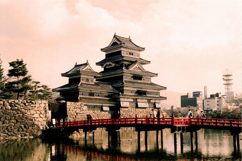 横图,室外,白天,建筑,长野县,日本,日本文化,反射,城堡,云,历史,天空,摄影,人行桥,松本,松本城,死水,彩图