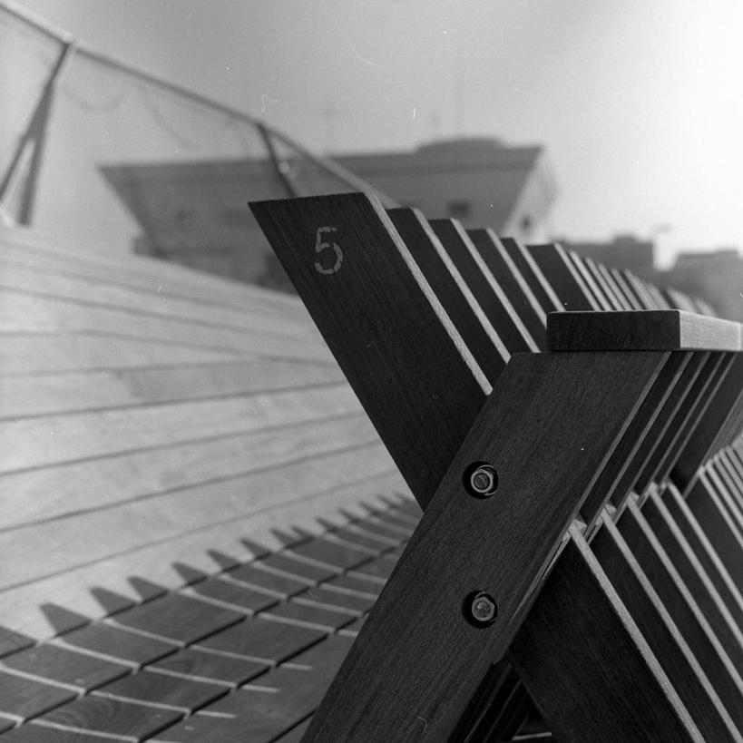 无人,方图,黑白,室外,白天,日本,一排,阴影,整齐,木制,标志,数字,文字,字符,篱笆,标识,排列,天空,摄影,阿拉伯数字,保护,队列