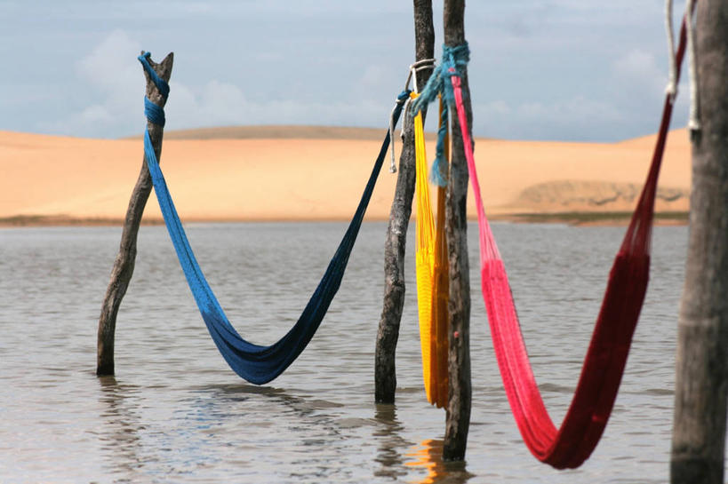 无人,横图,室外,白天,度假,吊床,巴西,吊挂,悬挂,反射,木制,沙子,云,沙丘,联系,挂,杆,黄色,红色,蓝色,自然,南美,摄影,多样,宁静,南美洲,拉丁美洲,美洲,巴西联邦共和国,亚美利加洲,南亚美利加洲,塞阿拉,塞阿拉州,塞阿腊,潟湖,彩图