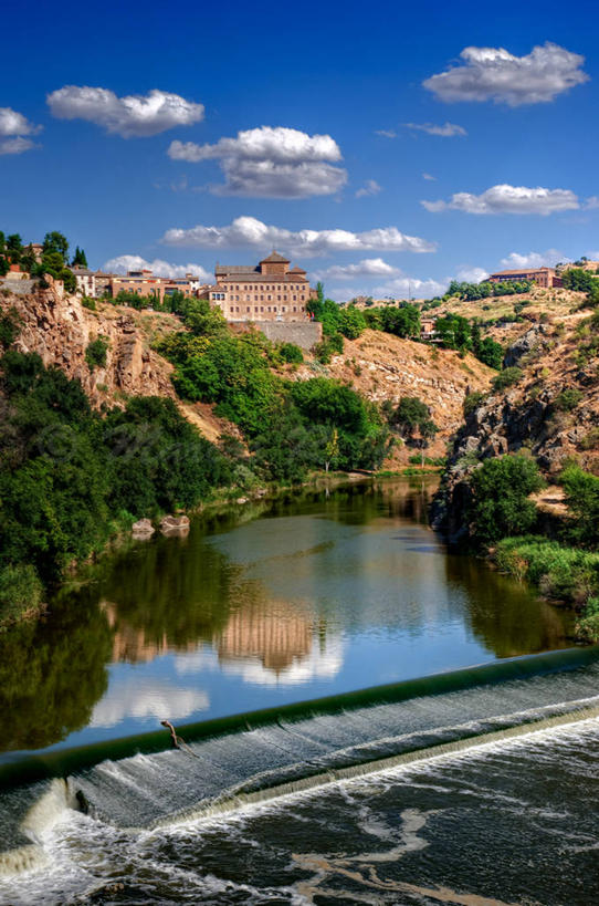 无人,竖图,室外,白天,瀑布,建筑,西班牙,悬崖,云,古城,宏伟,摄影,岩层,塔霍河,托莱多省,岩石,彩图