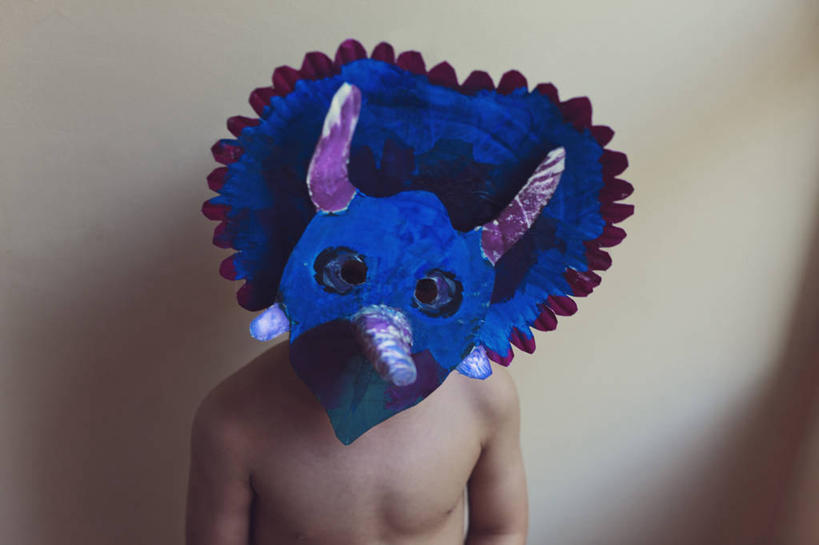 西方人,儿童,脸,头,脸颊,一个人,横图,室内,白天,纯洁,野生动物,西班牙,欧洲,巴塞罗那,欧洲人,仅一个男性,仅一个人,肩膀,小孩,蓝色,仅一个小孩,可爱,童年,童趣,摄影,恐龙,童真,烂漫,无邪,三角龙,天真,男孩,男人,男性,白种人,孩子,头部,脸部,脸蛋,面部,彩图,男生