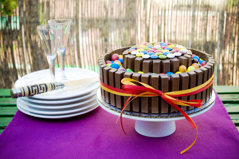 无人,横图,室内,白天,生日,桌子,西班牙,巴塞罗那,庆祝,食品,巧克力蛋糕,盘子,生日蛋糕,摄影,香槟杯,蛋糕台,彩图