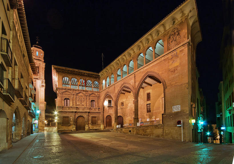 无人,广场,横图,室外,夜晚,建筑,西班牙,欧洲,拱门,古城,历史,砖墙,摄影,宁静,照亮,政府大楼,南欧,西班牙王国,柱廊,阿拉贡,阿拉贡自治区,萨拉戈萨,萨拉戈萨省,彩图