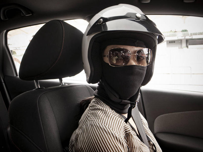 儿童,成年人,脸,头,脸颊,一个人,坐,横图,室内,白天,锻炼,快乐,纯洁,比赛,运动,信心,竞争,汽车,马来西亚,仅一个女性,仅一个人,准备,头饰,跑车,娱乐,肩膀,小孩,太阳镜,驾驶,仅一个小孩,休闲,可爱,童年,童趣,运输,摄影,保护,迅速,体育运动,肖像,童真,烂漫,无邪,巴拉克拉法帽,雪兰莪州,体育,天真,女孩,女人,女性,孩子,头部,脸部,脸蛋,面部,彩图,健身,径赛,女生